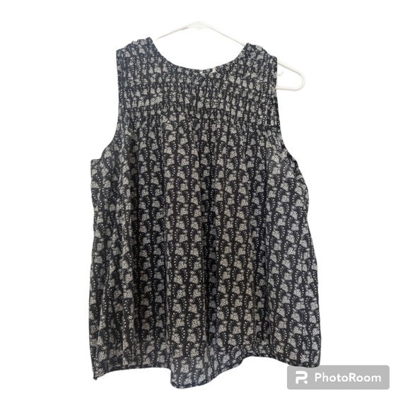 GAP Tops - Gap Medium Sleeveless Navy and White Top